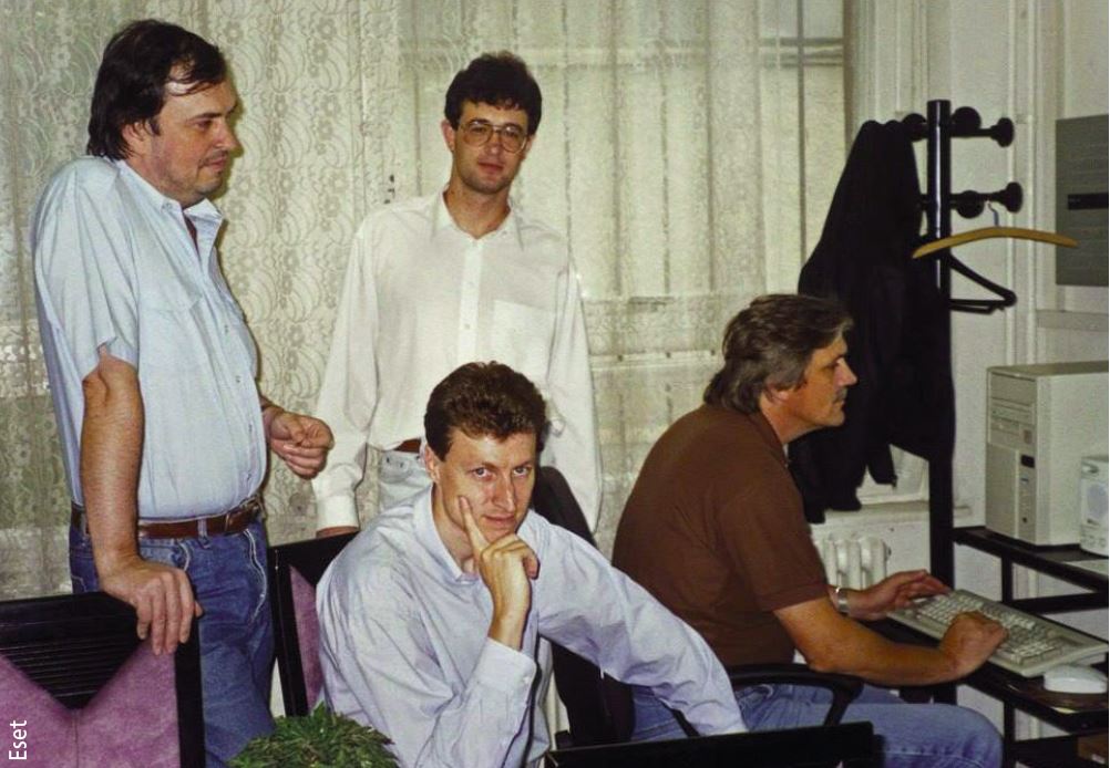 L’équipe d’Eset en 1987 – Photo : Eset L'équipe d'Eset en 1987 - Photo : Eset