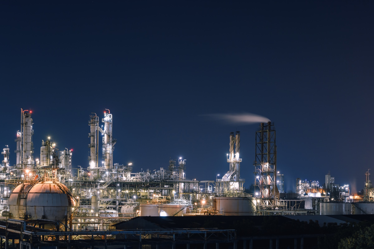 Décret n° 2023-722 -Directive IED-Emissions industrielles-Crédit : weerapong-AdobeStock